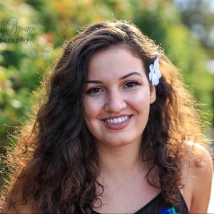 Meet your Posher, Alexis